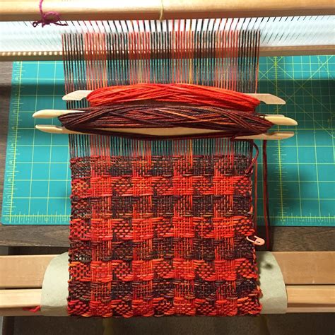 This is a great weaving pattern for making something patchwork that you can later piece together, and for using up scraps of yarn. . Free rigid heddle patterns